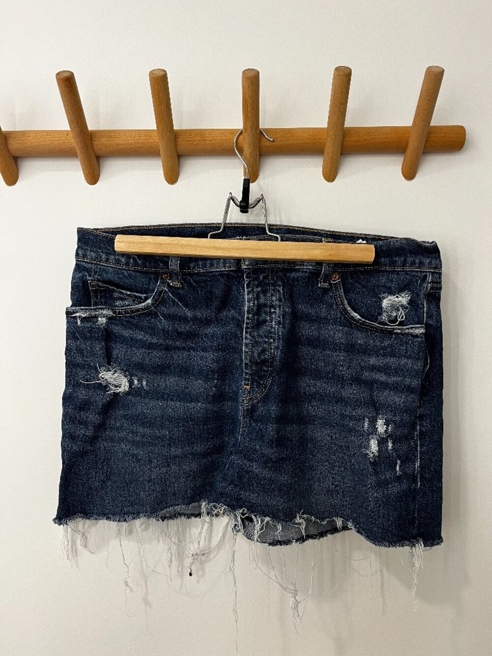 Old Navy High Rise Slouchy Straight Jean Shorts Distressed Denim 10 Tall